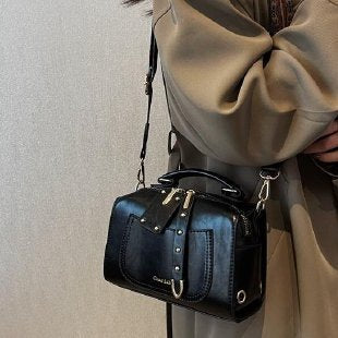 Vintage leather shoulder bag ๐ผ