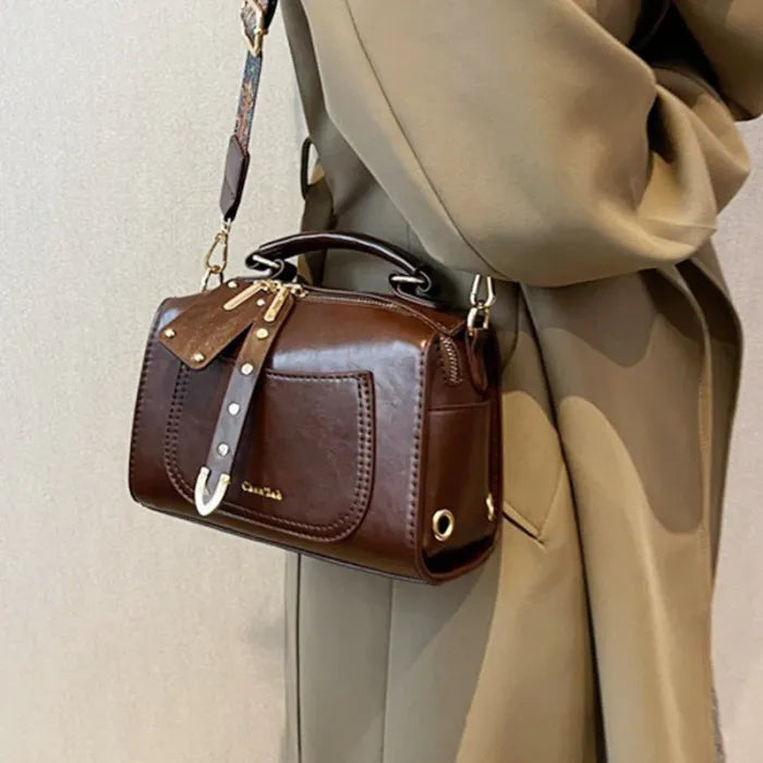 Vintage leather shoulder bag 💼